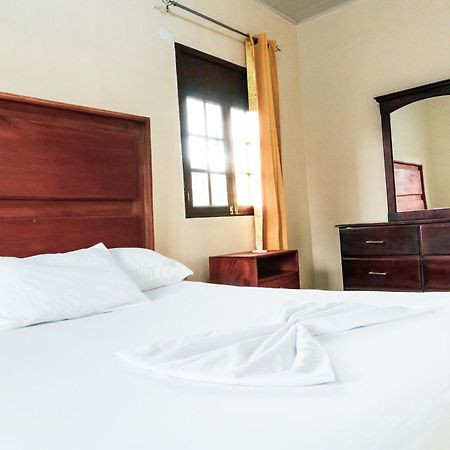 Hostal Eden Мойогальпа Экстерьер фото