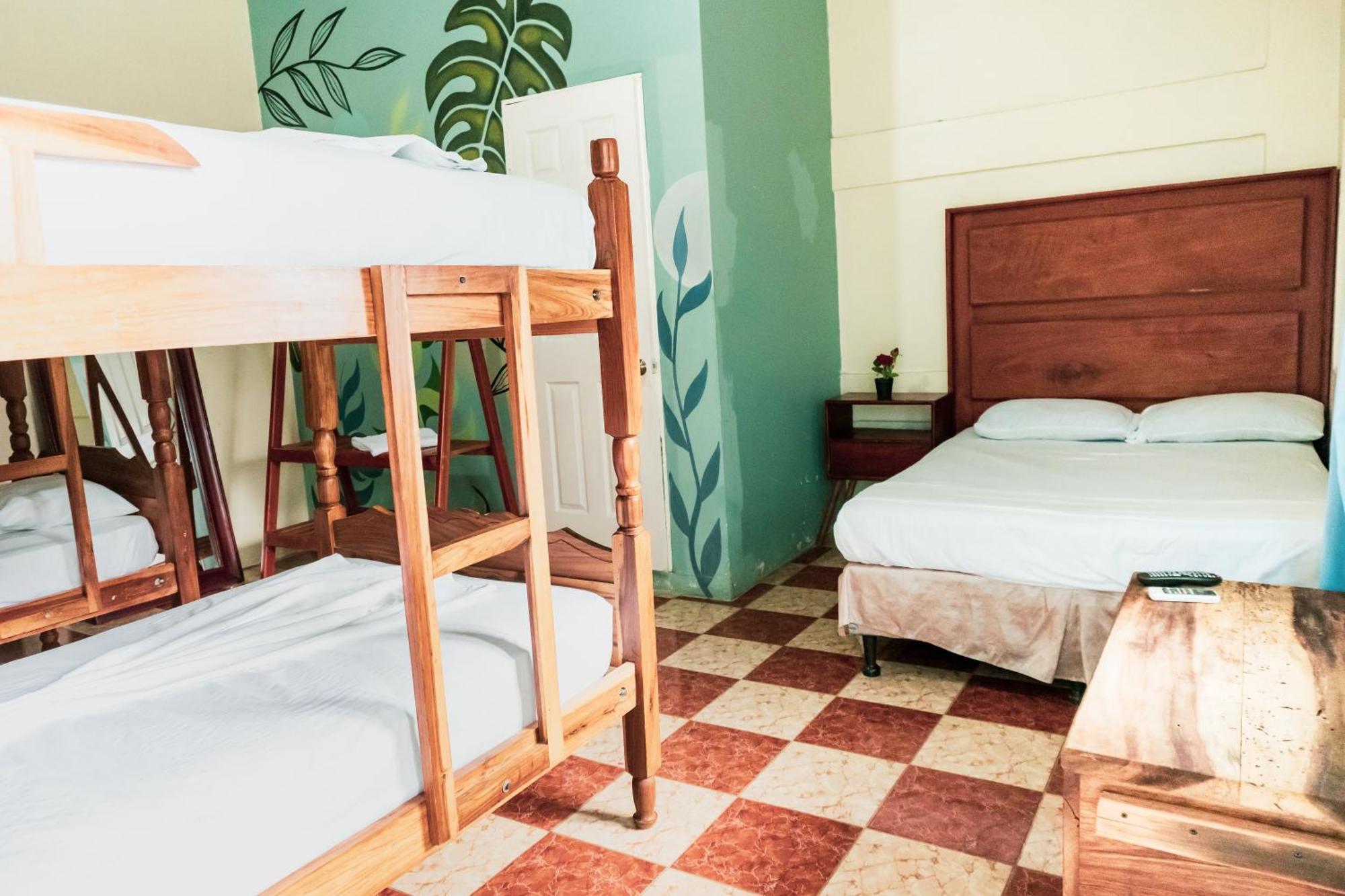 Hostal Eden Мойогальпа Экстерьер фото