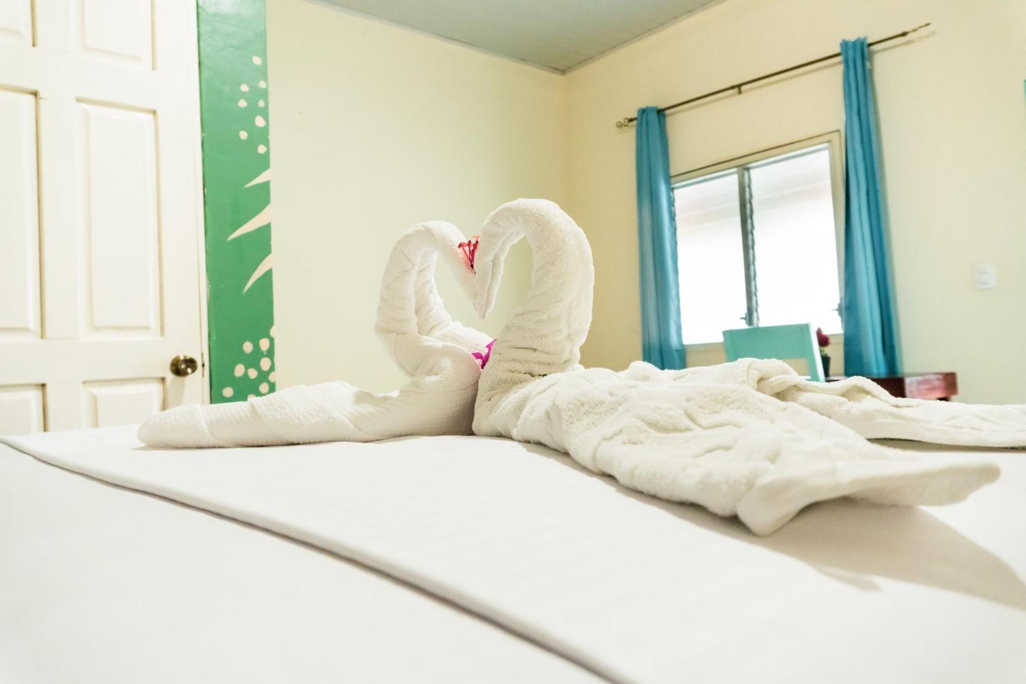 Hostal Eden Мойогальпа Экстерьер фото
