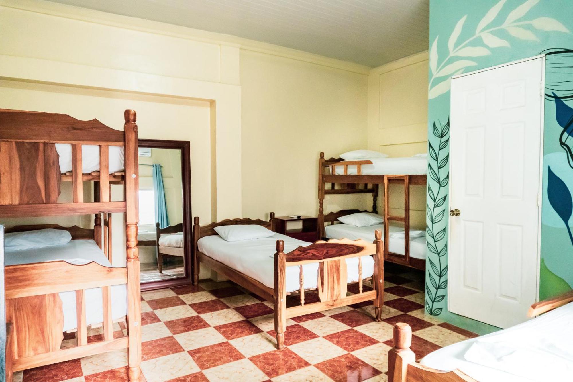 Hostal Eden Мойогальпа Экстерьер фото