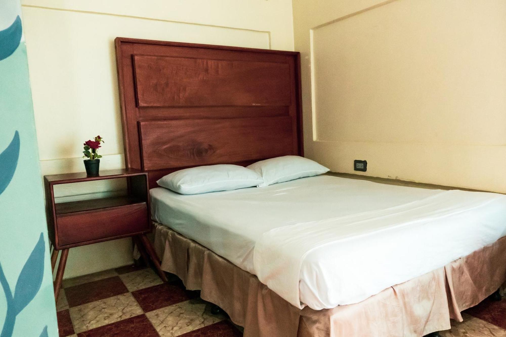 Hostal Eden Мойогальпа Экстерьер фото