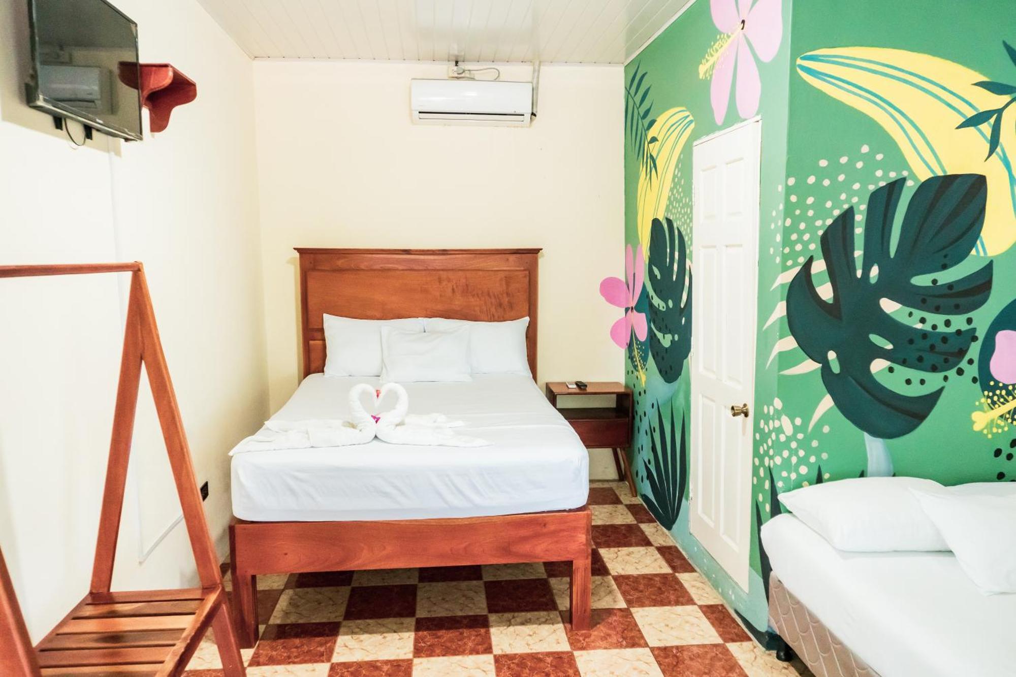 Hostal Eden Мойогальпа Экстерьер фото