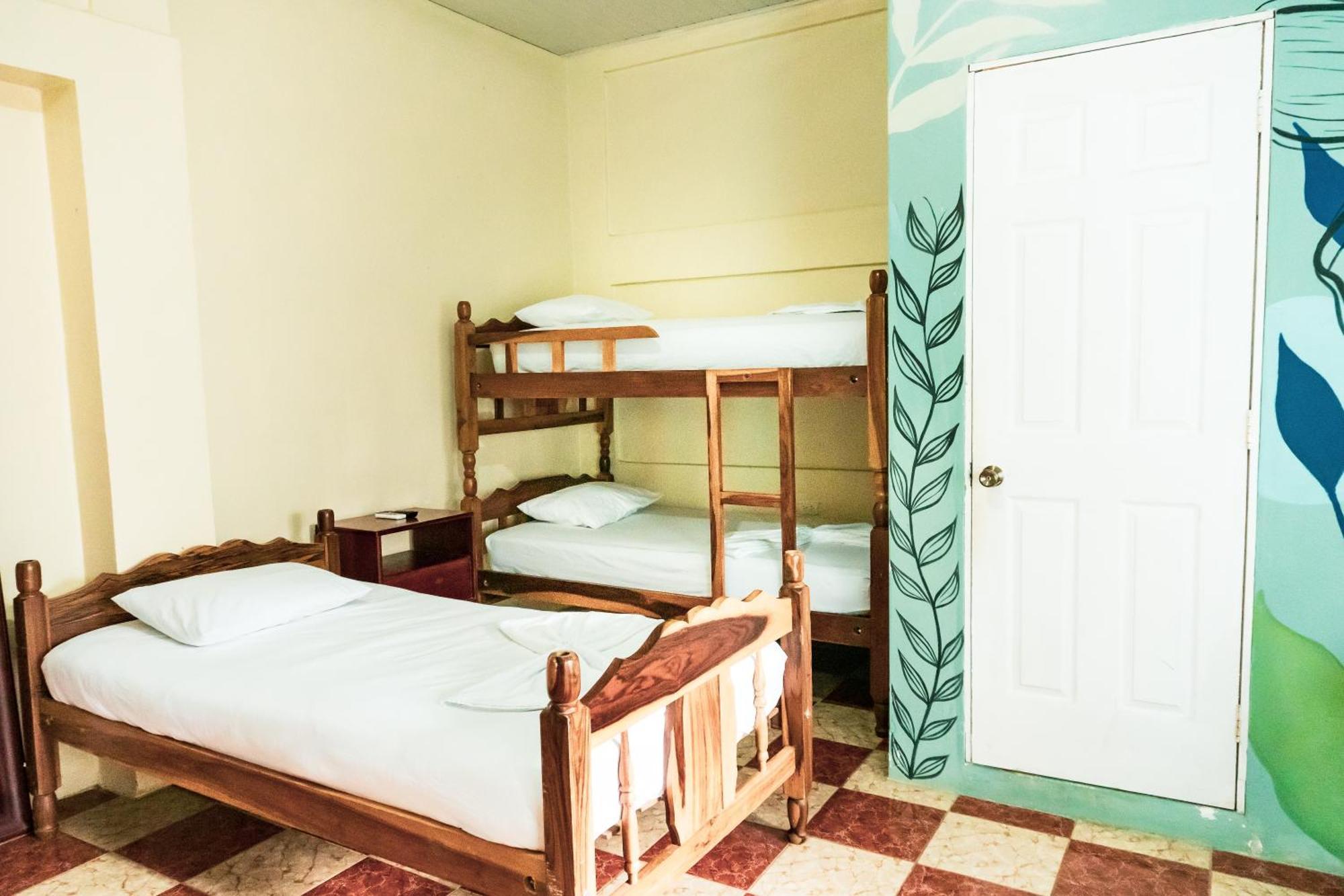 Hostal Eden Мойогальпа Экстерьер фото