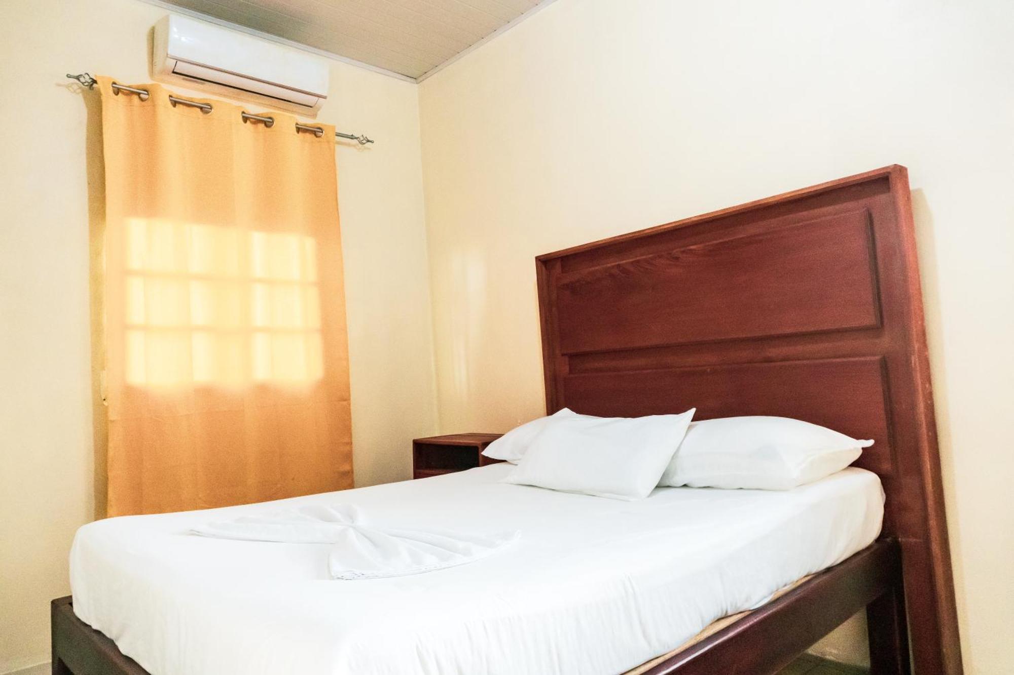 Hostal Eden Мойогальпа Экстерьер фото