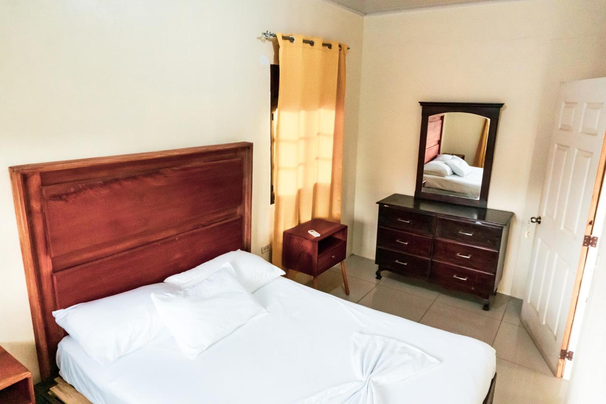 Hostal Eden Мойогальпа Экстерьер фото