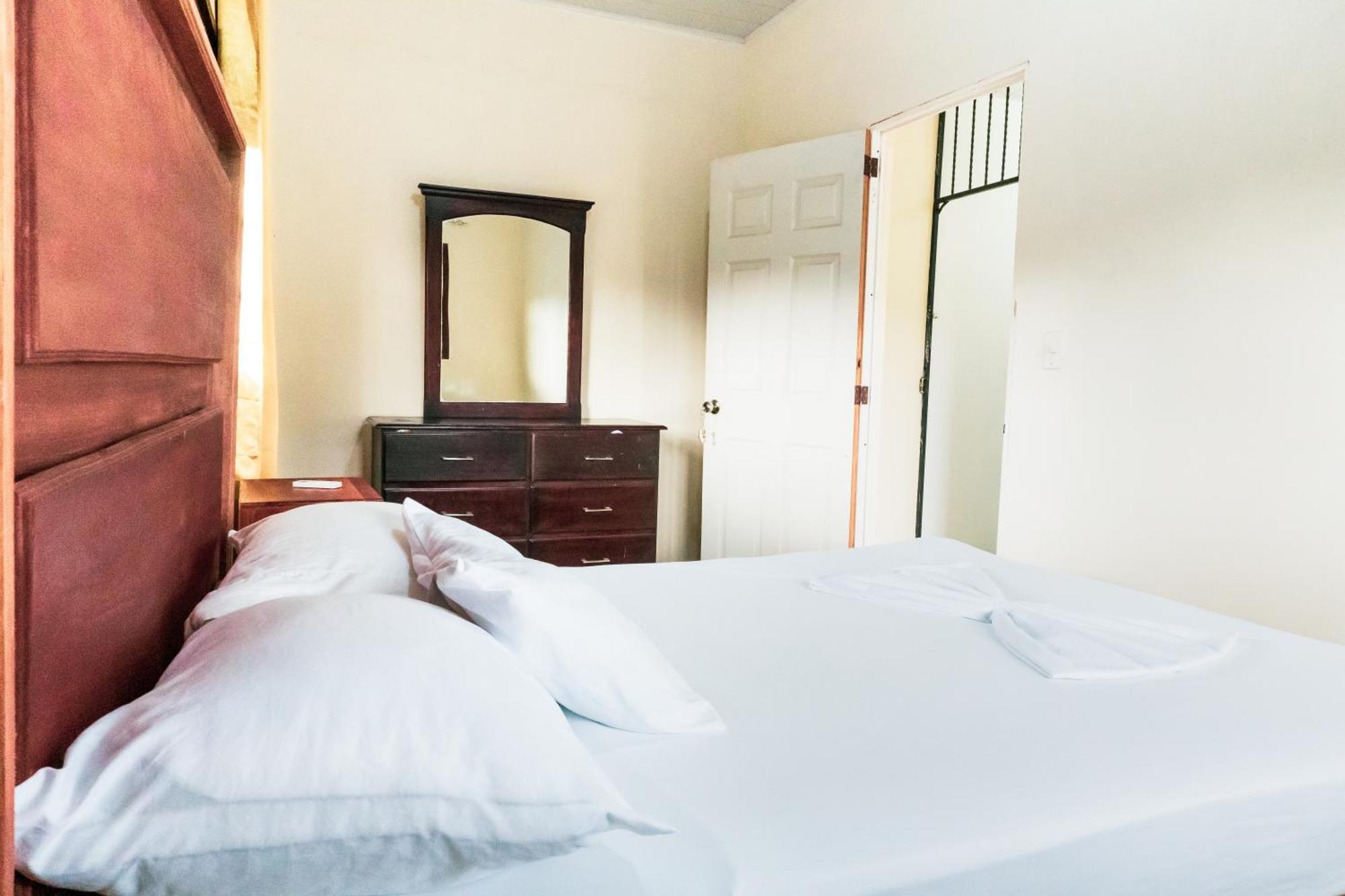 Hostal Eden Мойогальпа Экстерьер фото