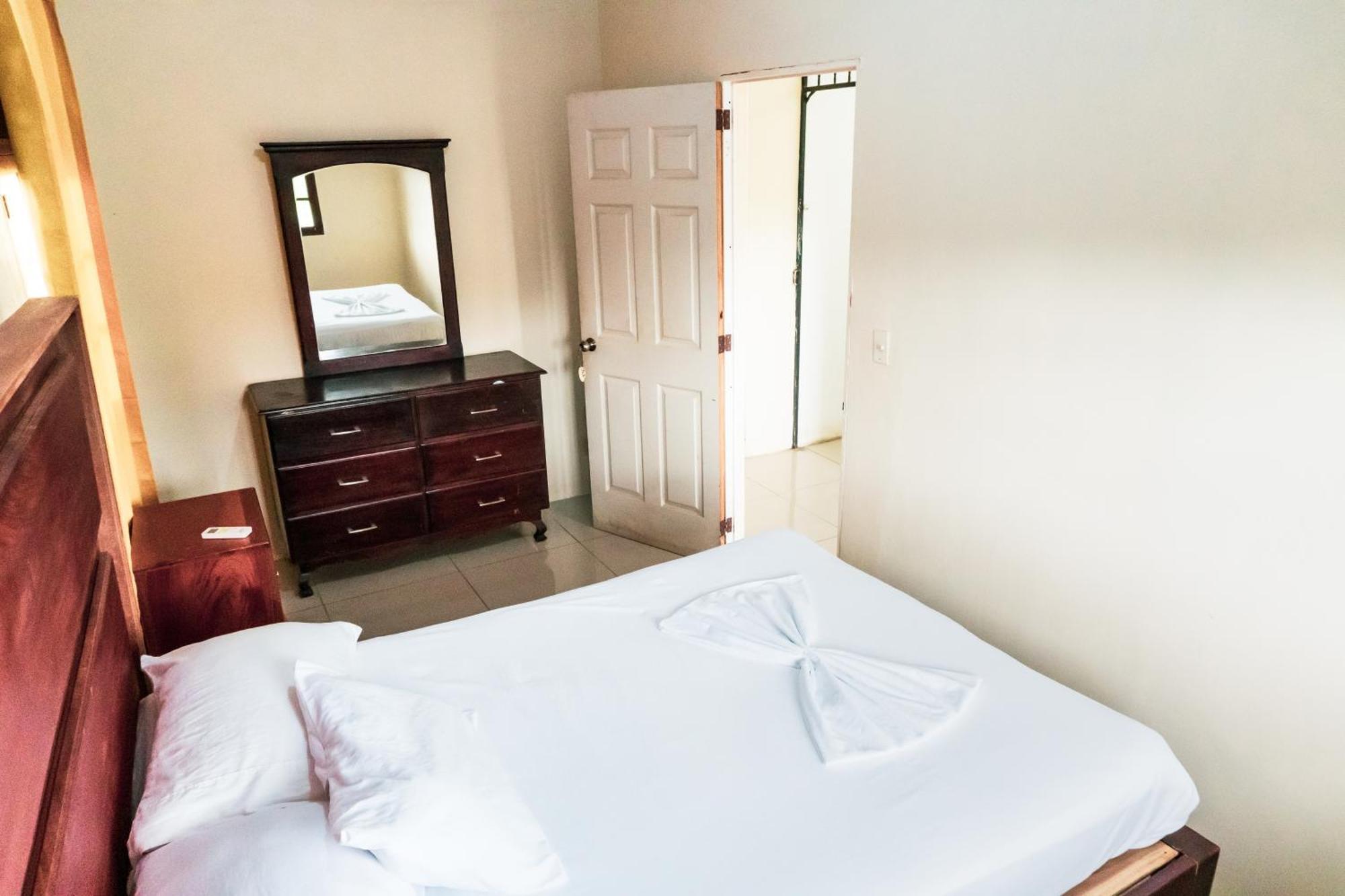 Hostal Eden Мойогальпа Экстерьер фото