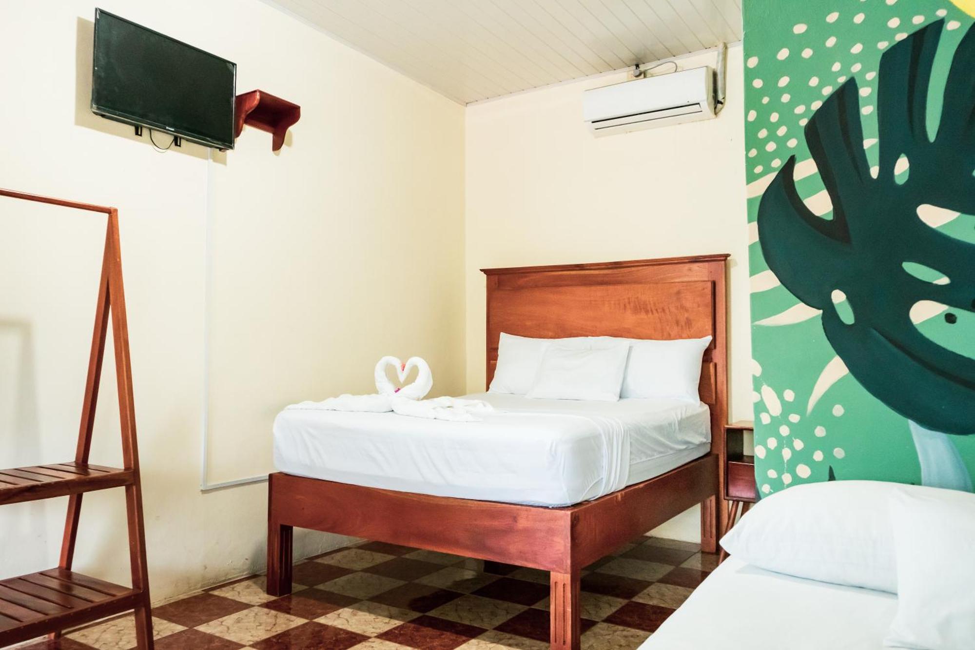 Hostal Eden Мойогальпа Экстерьер фото
