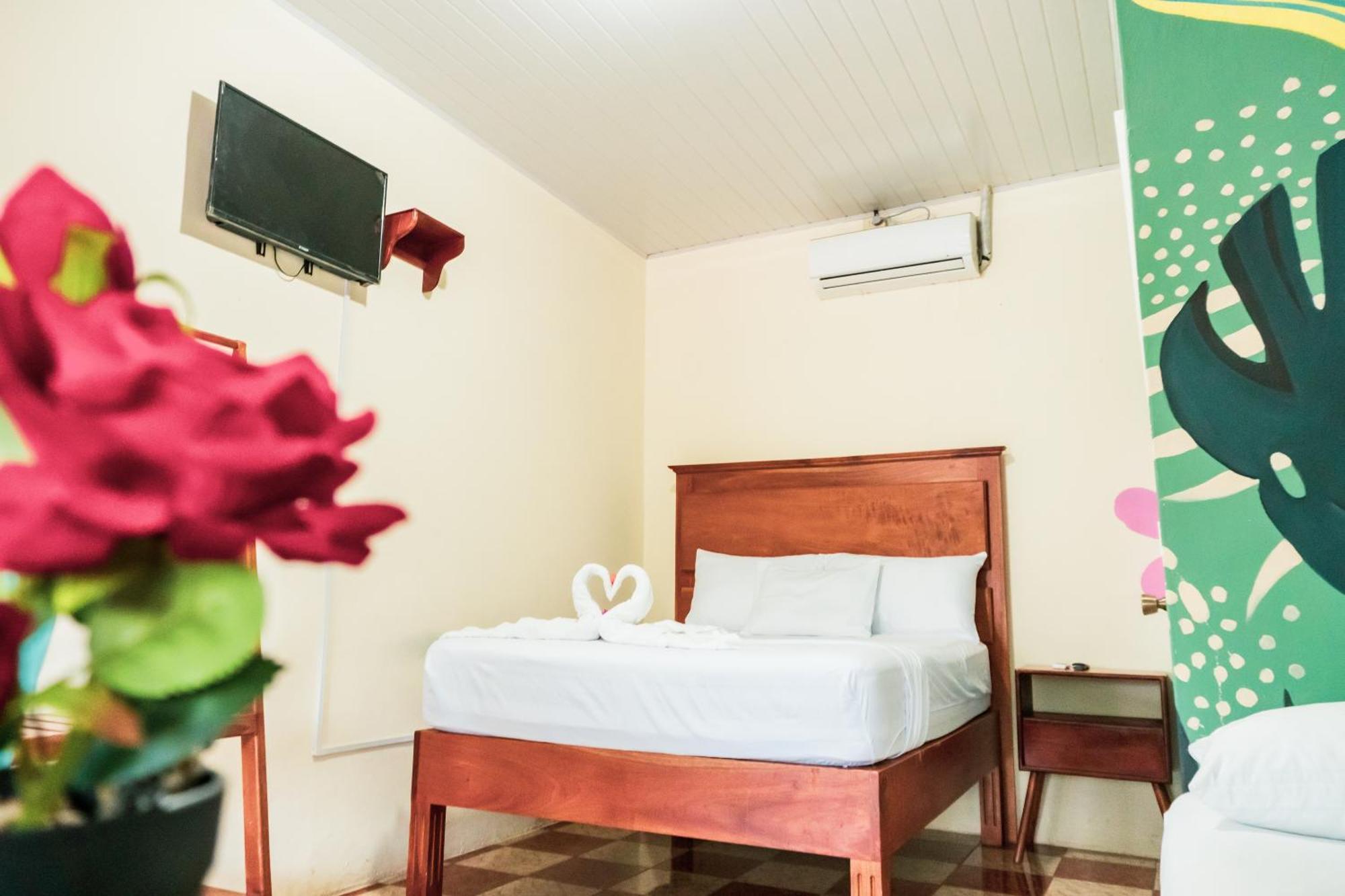Hostal Eden Мойогальпа Экстерьер фото