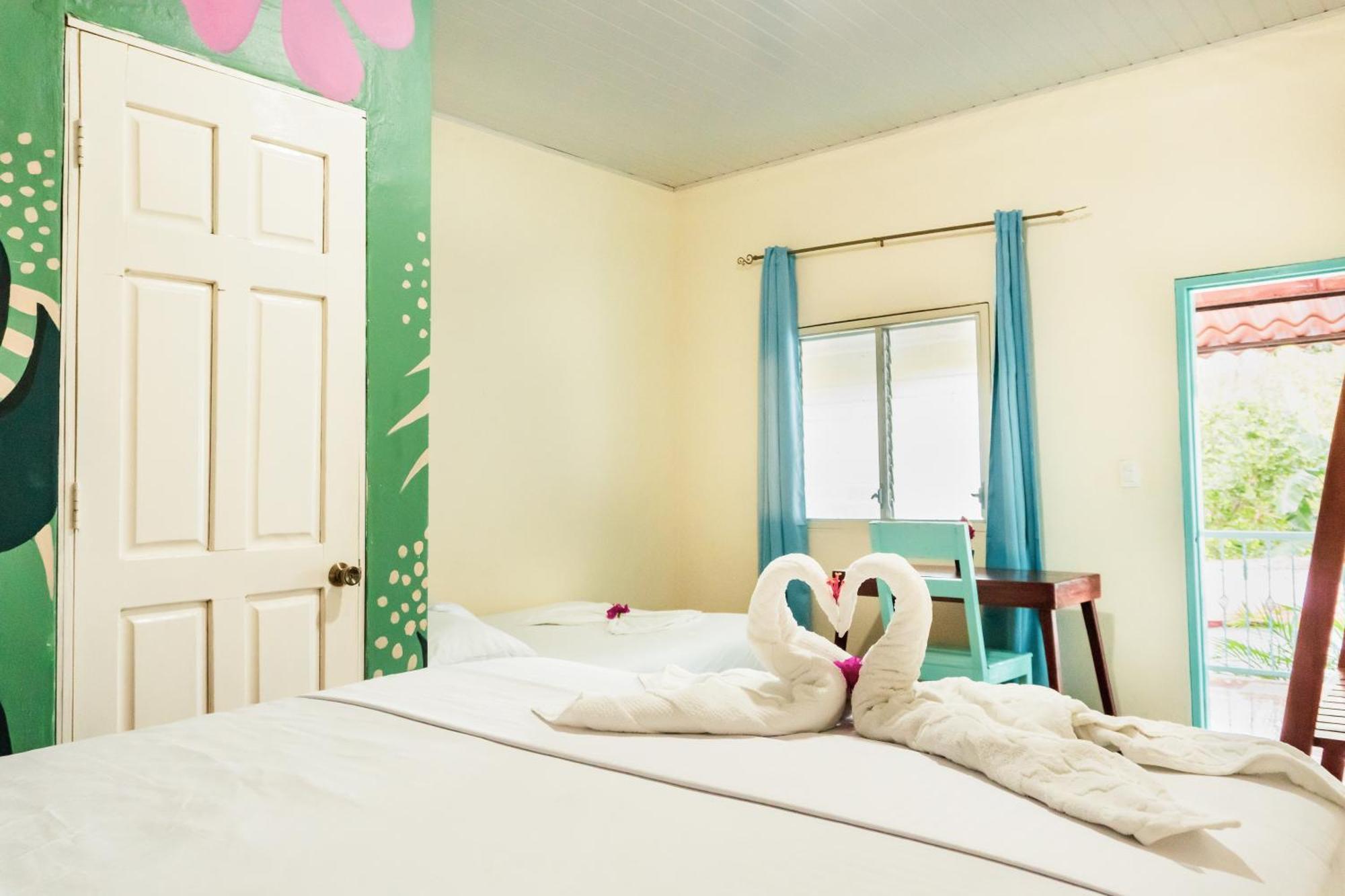 Hostal Eden Мойогальпа Экстерьер фото