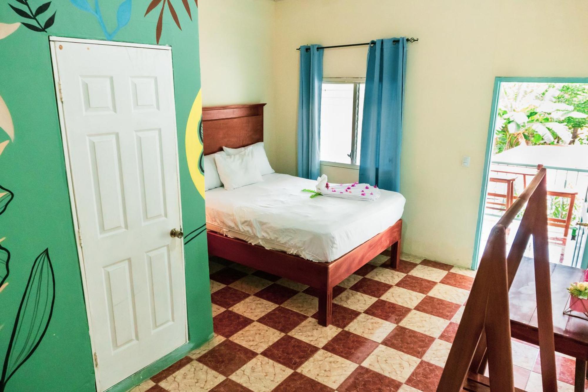 Hostal Eden Мойогальпа Экстерьер фото