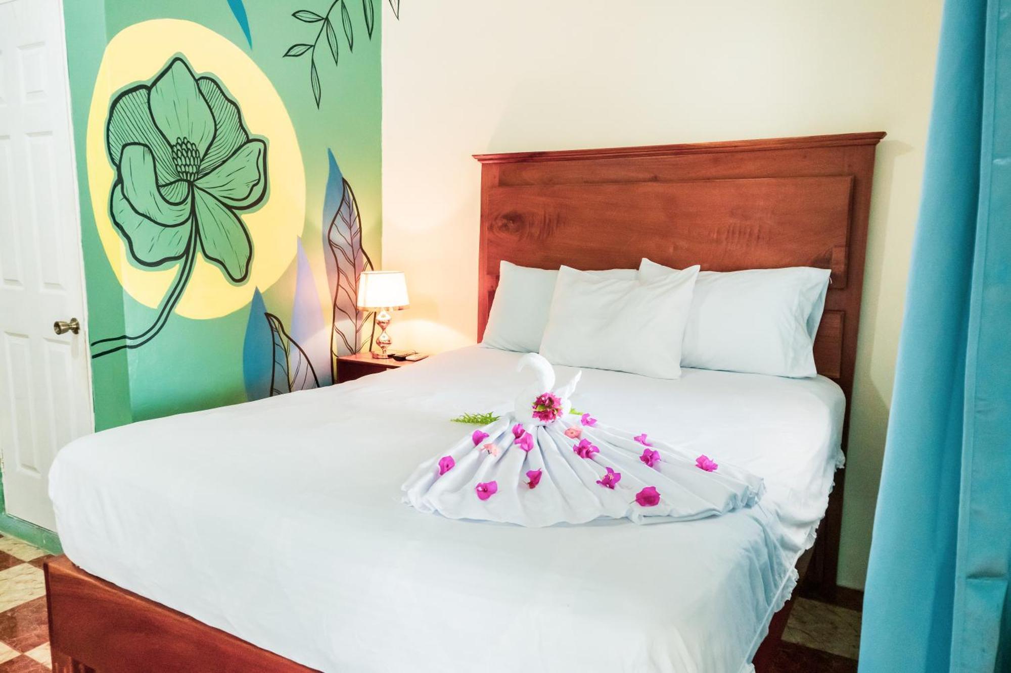 Hostal Eden Мойогальпа Экстерьер фото