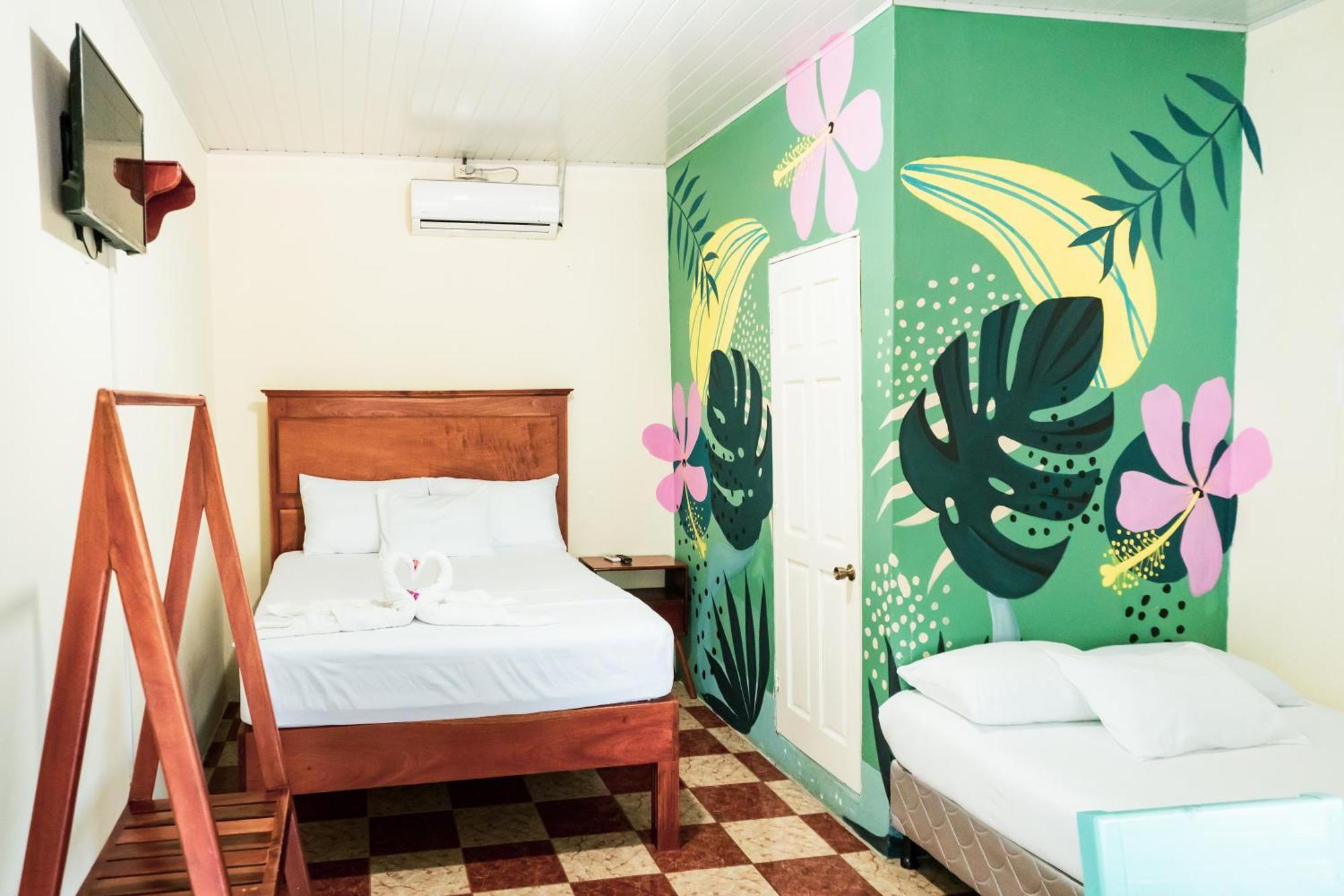 Hostal Eden Мойогальпа Экстерьер фото