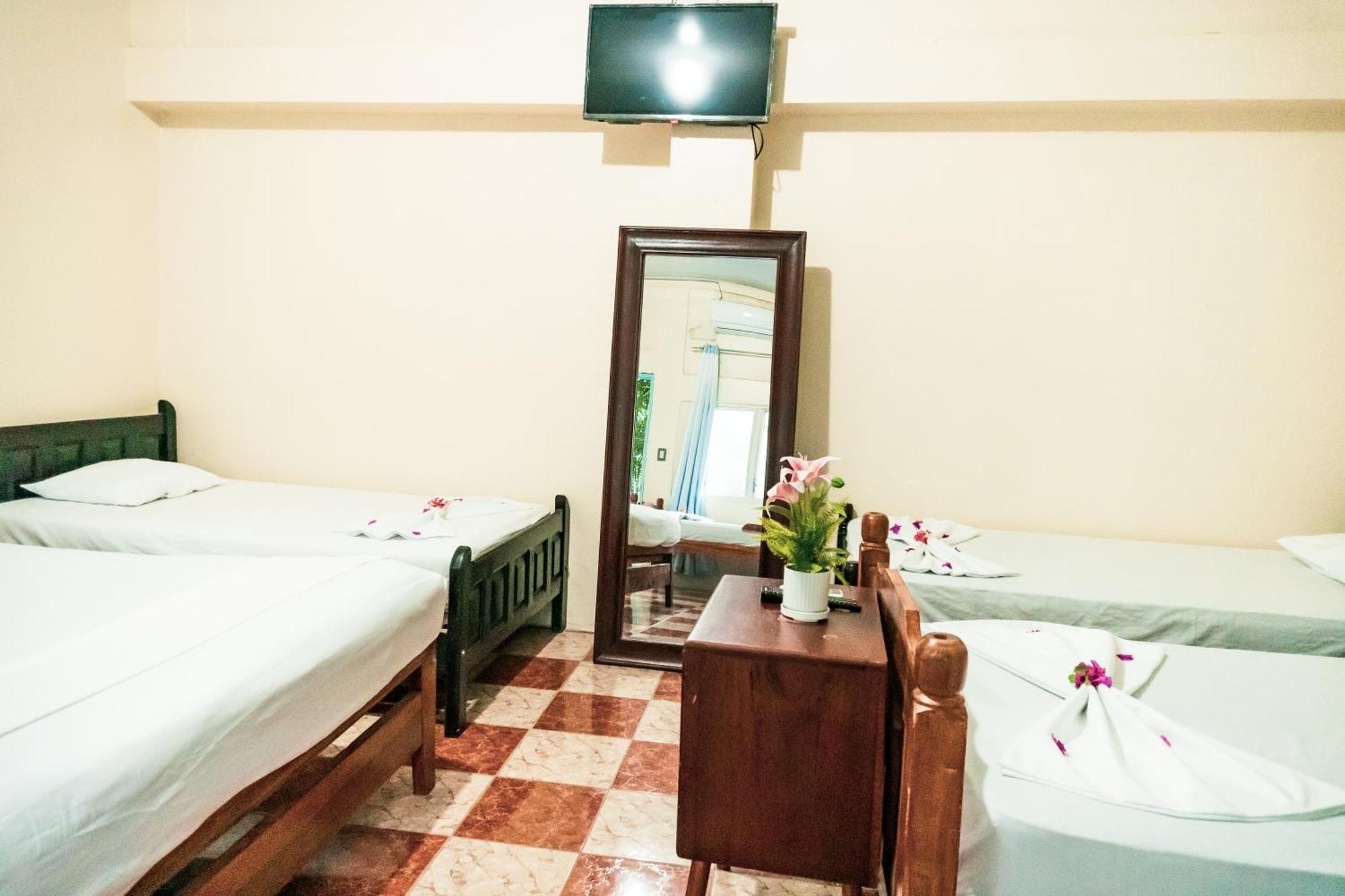 Hostal Eden Мойогальпа Экстерьер фото