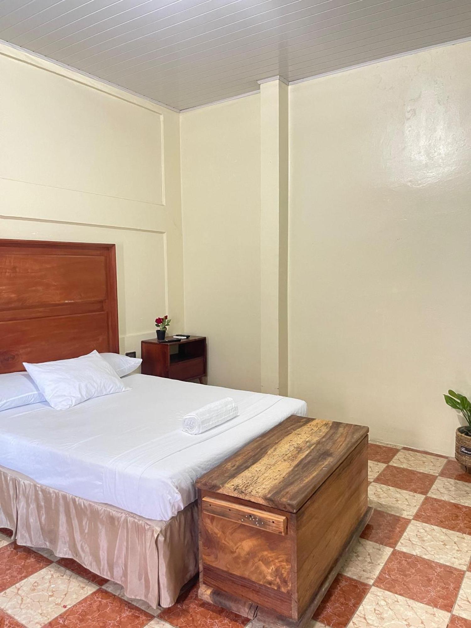 Hostal Eden Мойогальпа Экстерьер фото