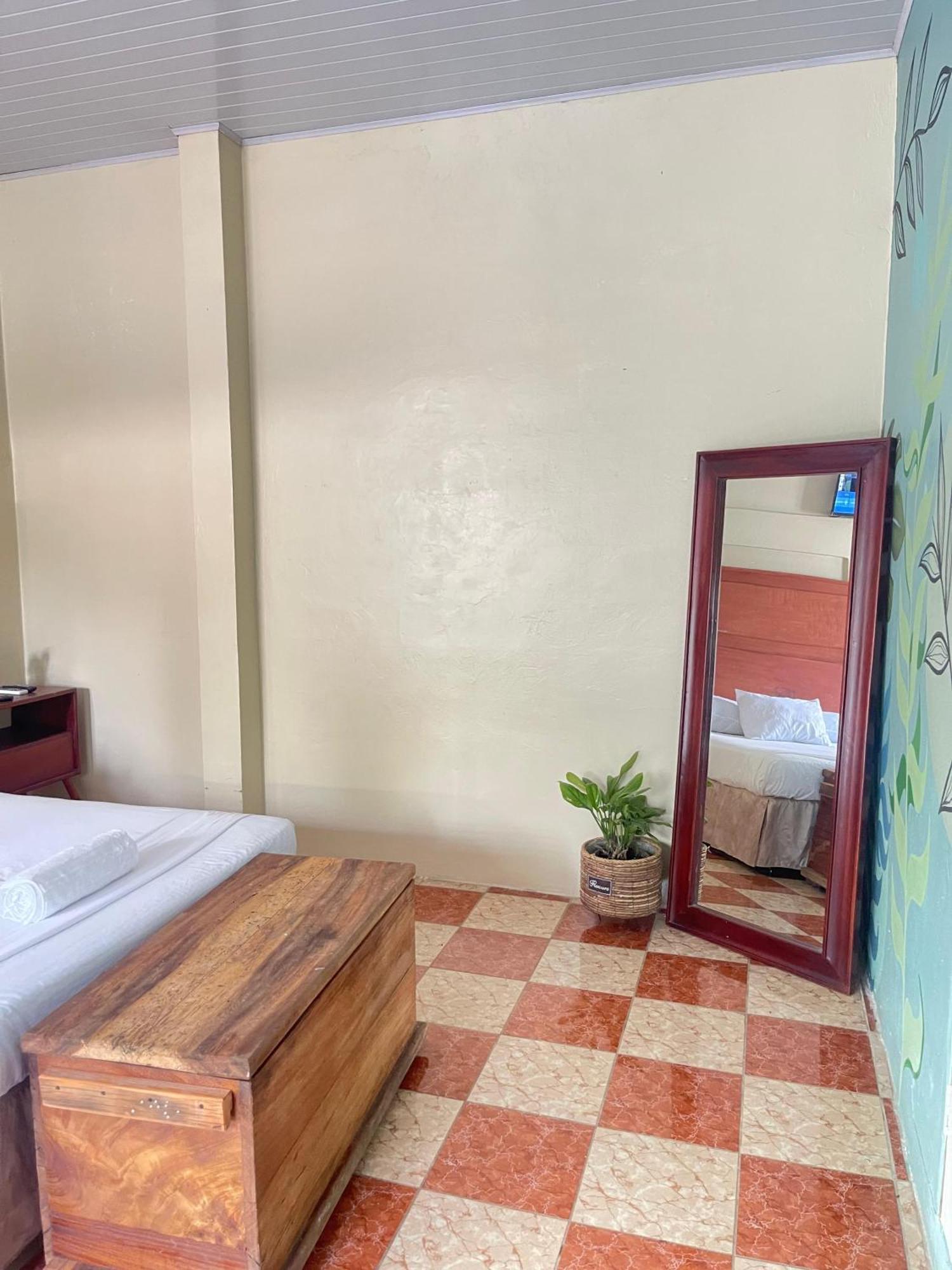 Hostal Eden Мойогальпа Экстерьер фото
